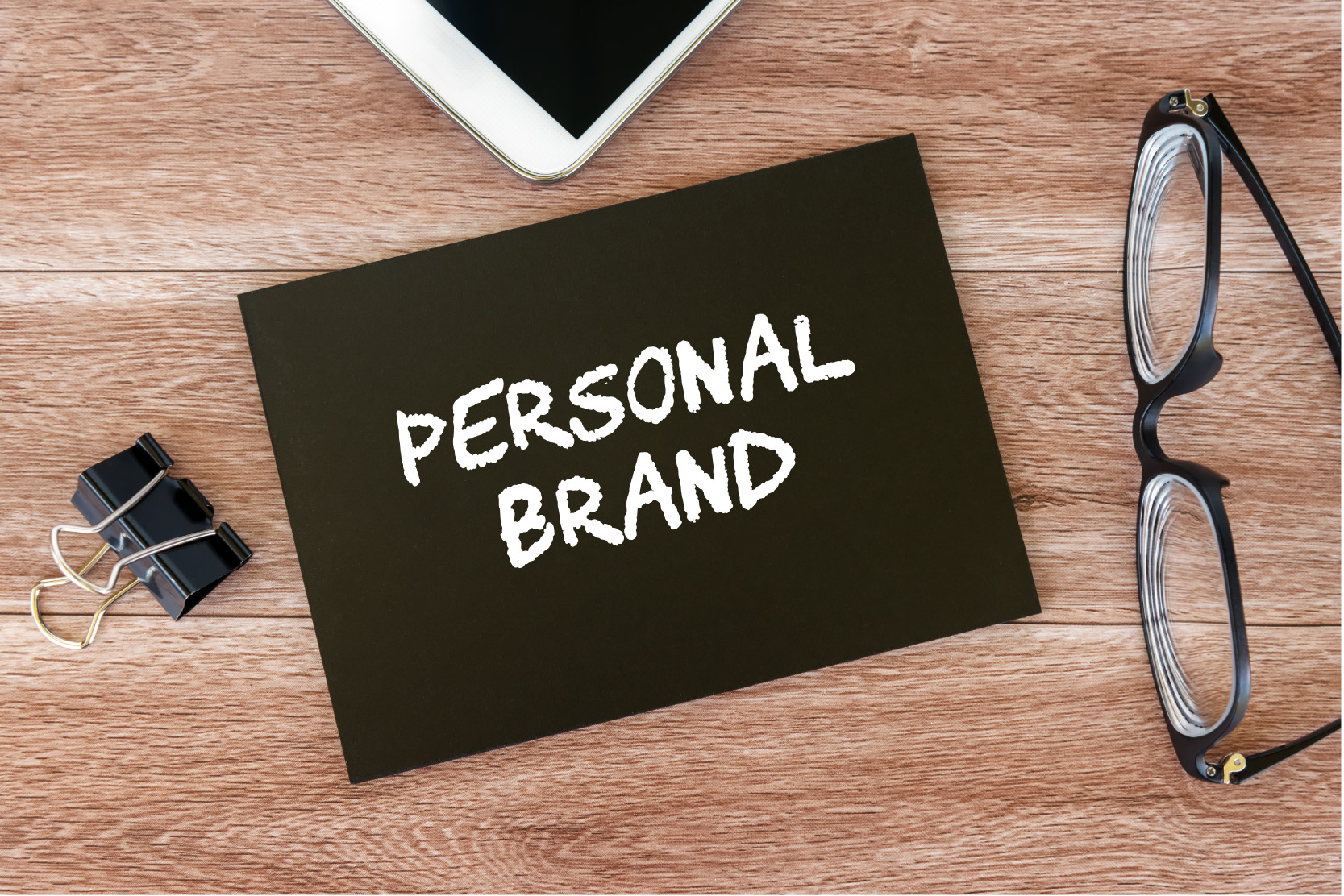 Perbandingan Personal Branding Offline  vs Personal Branding Online - Analisis Personal Branding - Matamaya